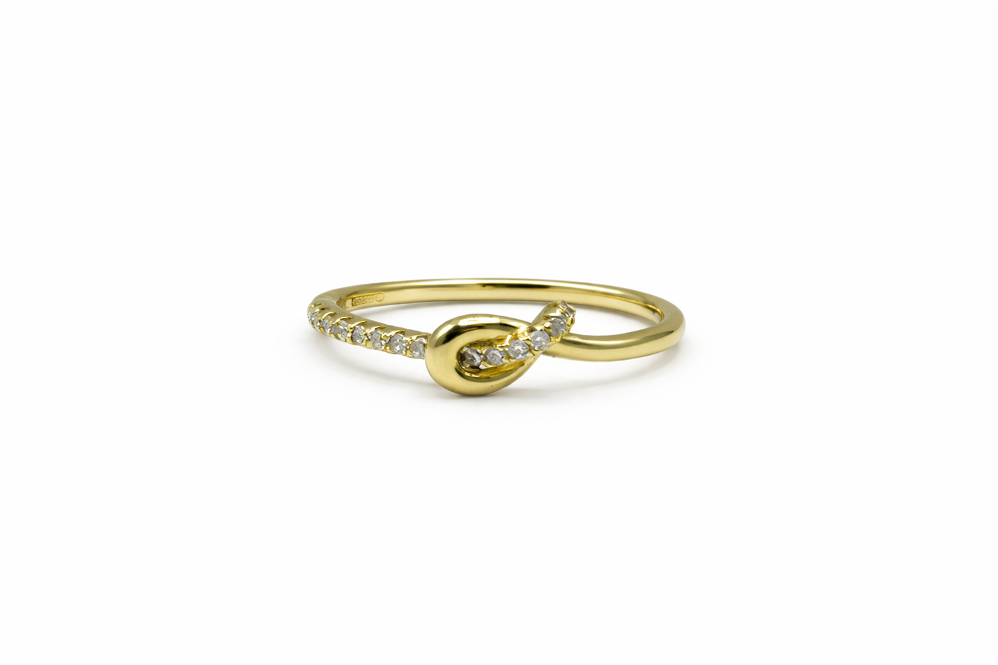 Elegant Knot Ring