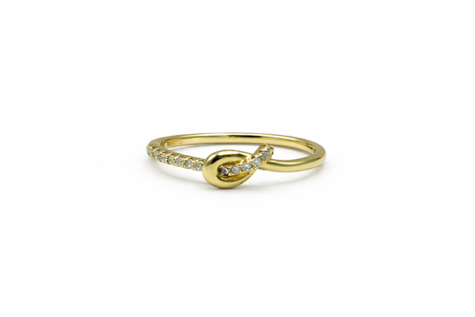 Elegant Knot Ring